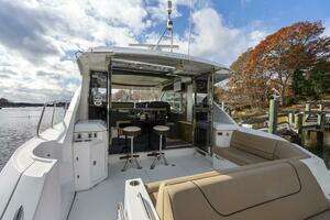 2014 Cruisers Yachts thumbnail 23
