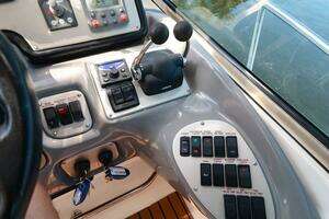 2007 Cruisers 520 Express thumbnail 12