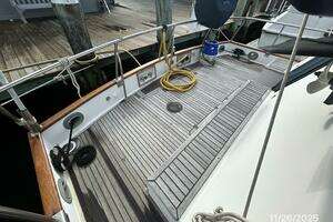 1989 Grand Banks Classic thumbnail 34