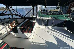 1989 Grand Banks Classic thumbnail 19