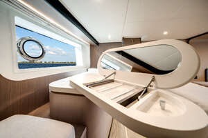 2022 Azimut 60 FLY thumbnail 25