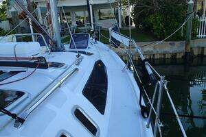 1997 Hunter 376 thumbnail 8