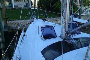 1997 Hunter 376 thumbnail 11