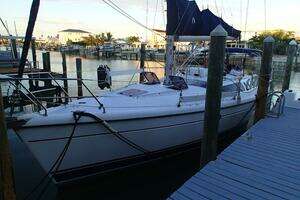 1997 Hunter 376 thumbnail 3