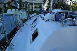 1997 Hunter 376 thumbnail 10