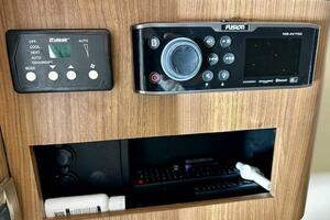 28ft Boston Whaler Yacht For Sale