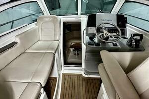 28ft Boston Whaler Yacht For Sale