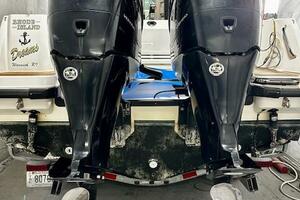 28ft Boston Whaler Yacht For Sale