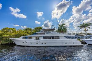 Cerca Trova 112ft Westport Yacht For Sale