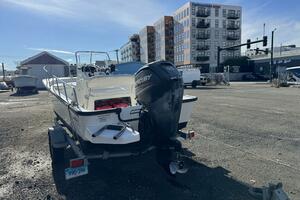 17ft Boston Whaler Yacht For Sale