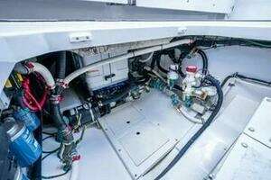 2020 Everglades 395 Center Console thumbnail 12