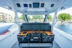 2020 Everglades 395 Center Console thumbnail 10