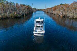 1999 Viking 58 Enclosed Flybridge thumbnail 10