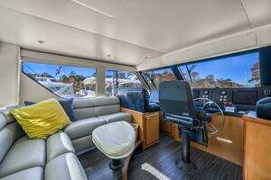 1999 Viking 58 Enclosed Flybridge thumbnail 22