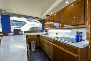1999 Viking 58 Enclosed Flybridge thumbnail 23