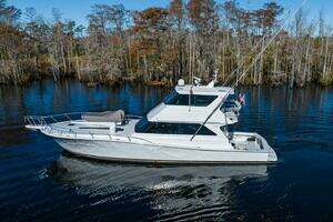 1999 Viking 58 Enclosed Flybridge thumbnail 3