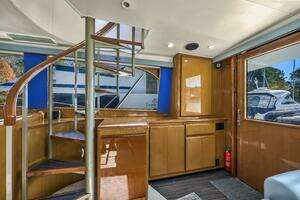 1999 Viking 58 Enclosed Flybridge thumbnail 16
