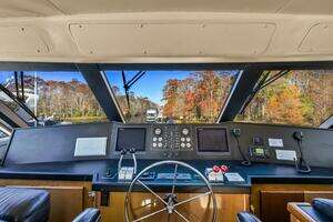 1999 Viking 58 Enclosed Flybridge thumbnail 14