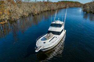 1999 Viking 58 Enclosed Flybridge thumbnail 8