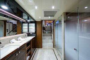 2019 Ocean Alexander 100 Motor Yacht thumbnail 47