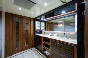 2019 Ocean Alexander 100 Motor Yacht thumbnail 45