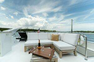 2019 Ocean Alexander 100 Motor Yacht thumbnail 13