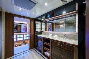 2019 Ocean Alexander 100 Motor Yacht thumbnail 46