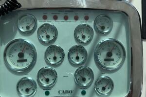 Cabo 45 EMMA - Cockpit Helm