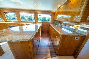 2006 Viking 68 Convertible thumbnail 23