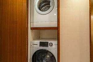2006 Viking 68 Convertible thumbnail 34