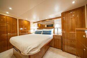 2006 Viking 68 Convertible thumbnail 28
