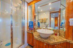 2006 Sunseeker 75 Yacht thumbnail 34