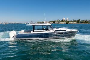 Yacht for sale IN-STOCK MJM 42-005