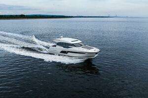 2022 Prestige 520S thumbnail 4
