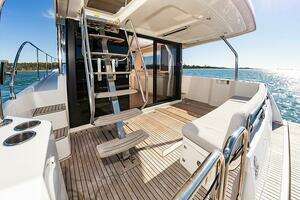 2022 Beneteau Swift Trawler thumbnail 11