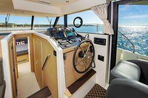 2022 Beneteau Swift Trawler thumbnail 31