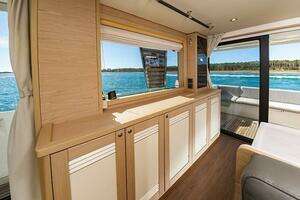 2022 Beneteau Swift Trawler thumbnail 27