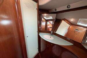 2004 Beneteau 57 Center Cockpit thumbnail 72