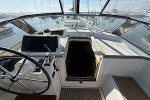 2004 Beneteau 57 Center Cockpit thumbnail 34
