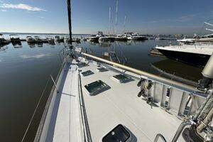 2004 Beneteau 57 Center Cockpit thumbnail 17