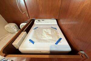 2004 Beneteau 57 Center Cockpit thumbnail 94