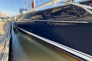 2004 Beneteau 57 Center Cockpit thumbnail 10