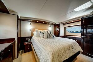 RECON ROYALE 61ft Sea Ray Yacht For Sale