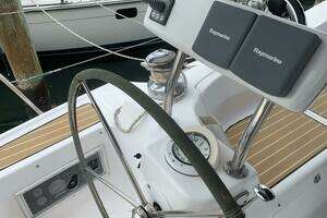 2011 Hunter 45DS thumbnail 6