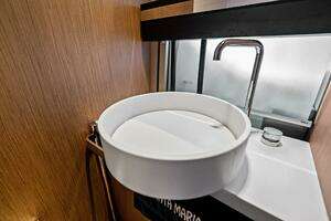 2024 Ferretti Yachts 720 thumbnail 76