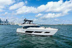2024 Ferretti Yachts 720 thumbnail 4