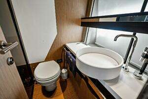 2024 Ferretti Yachts 720 thumbnail 67