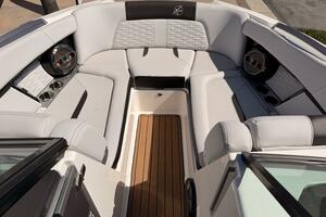 2021 Mastercraft X24 thumbnail 3