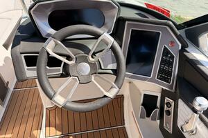 2021 Mastercraft X24 thumbnail 6
