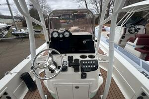 23ft NauticStar Yacht For Sale